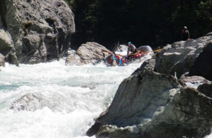 illinois-river-rafting-green-wall-rapid