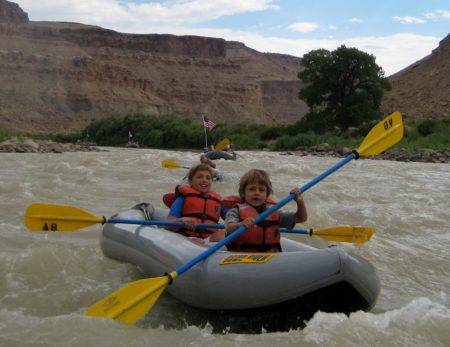 inflatable-kayaking white water rapid desolation-canyon-on-the-green-river