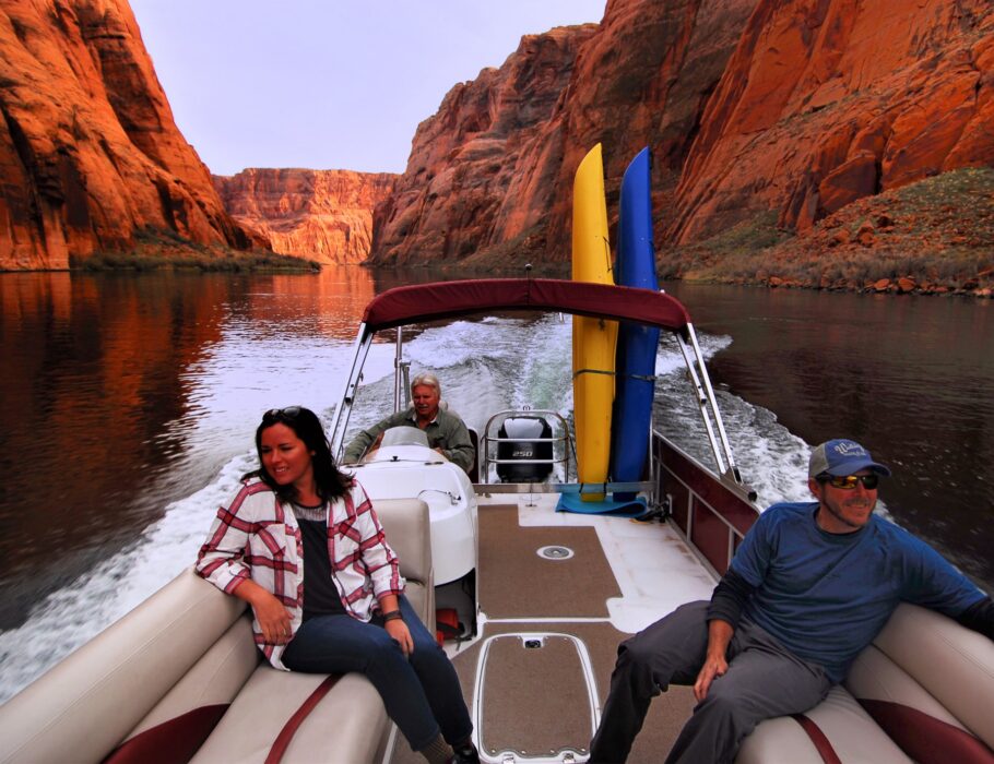 kayakers being backhauled up Horseshoe Bend
