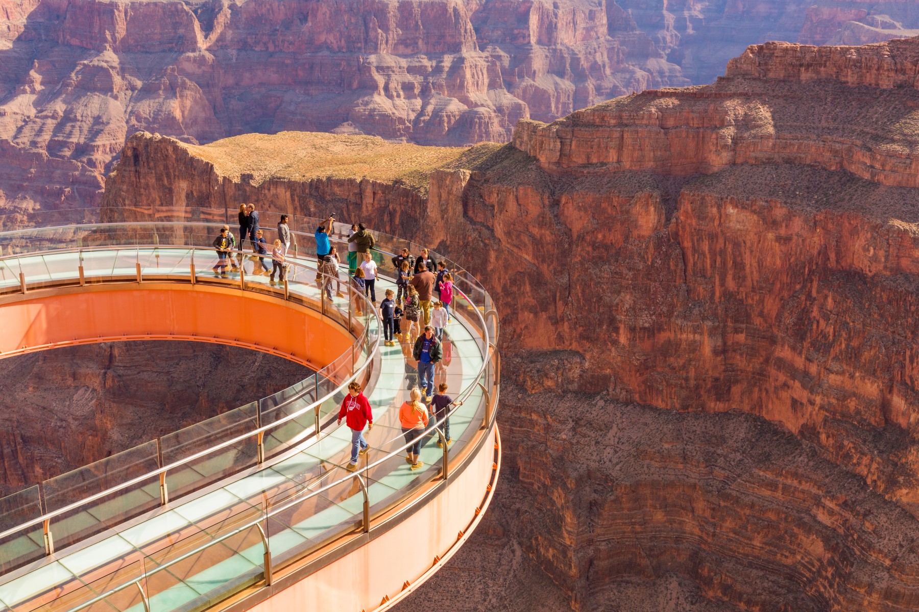 tourists on Grand Canyon Skywalk